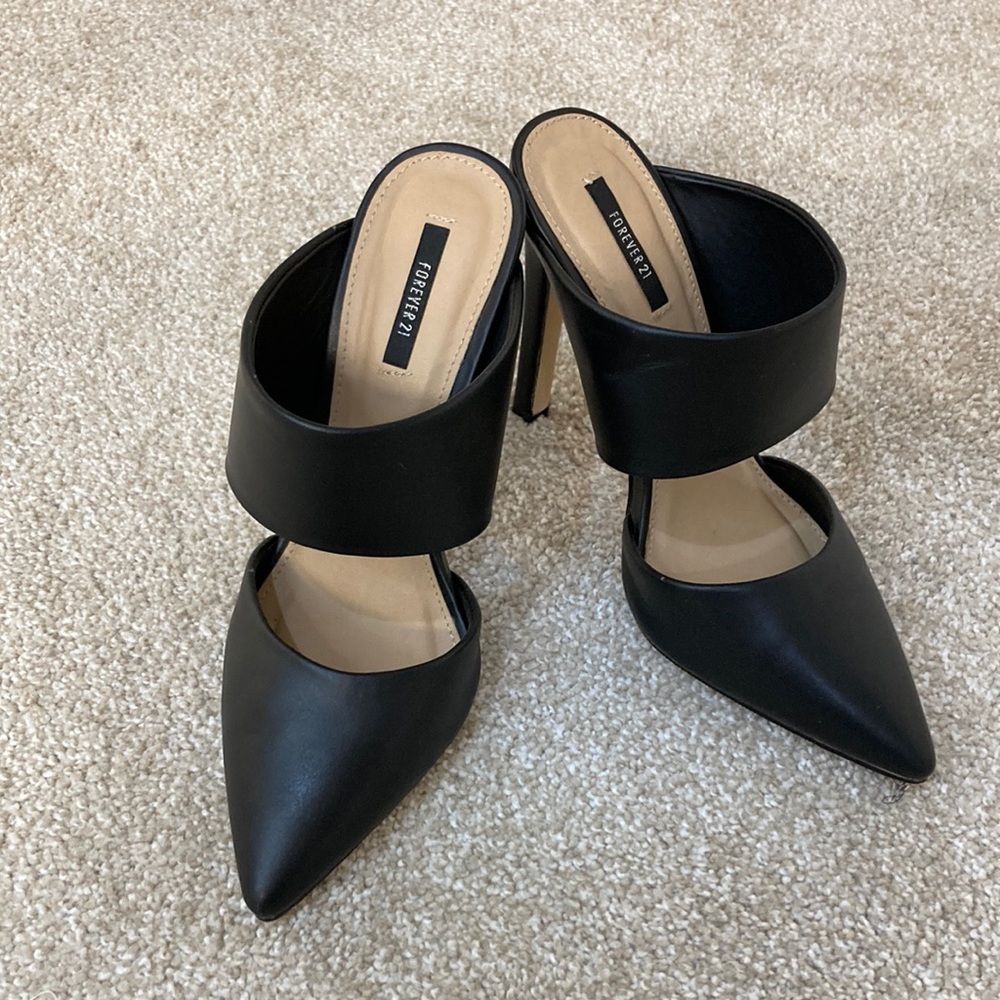 Forever 21 Black heels size 6